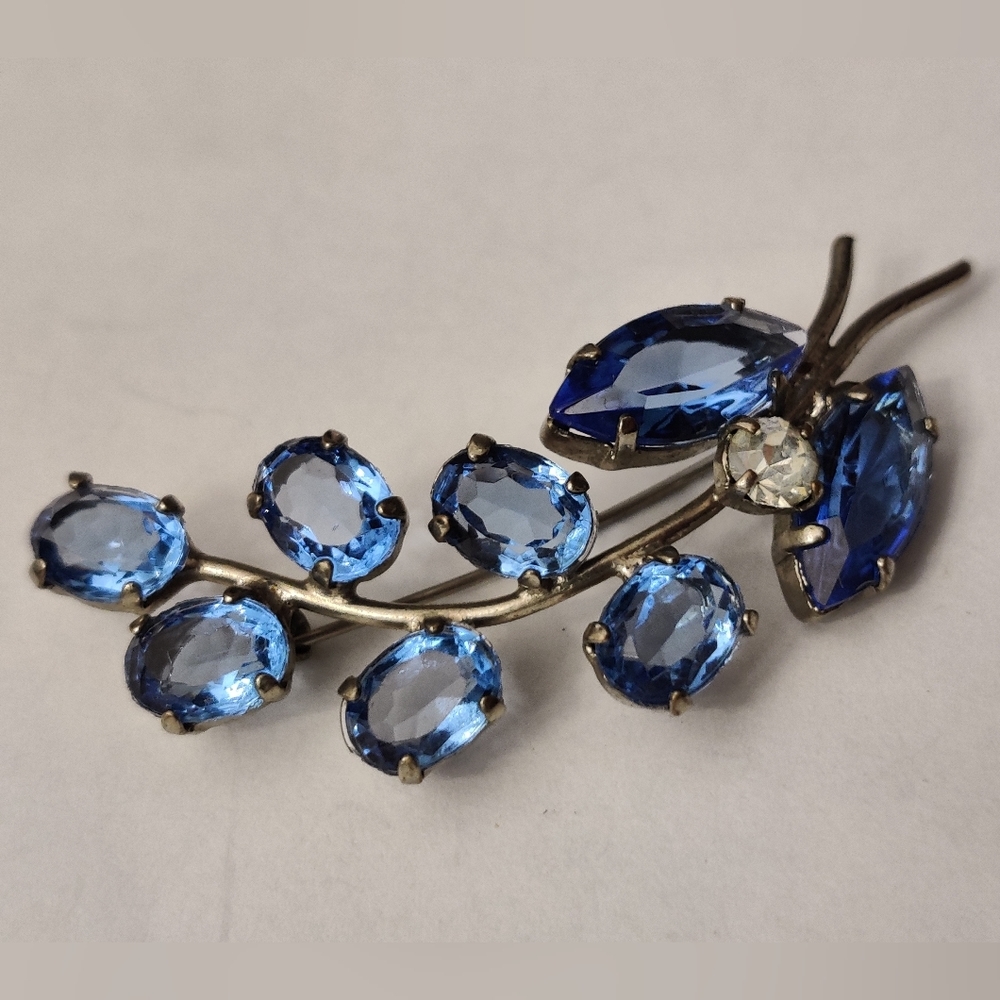 Vintage 40s Brooch C-clasp